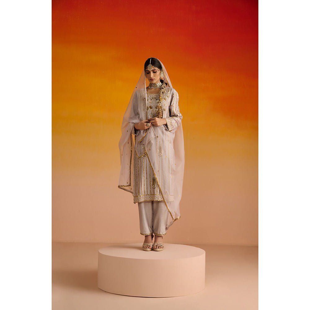 OHH CROW Beige Embroidered Raw Silk Kurta with Pant and Dupatta (Set of 3)