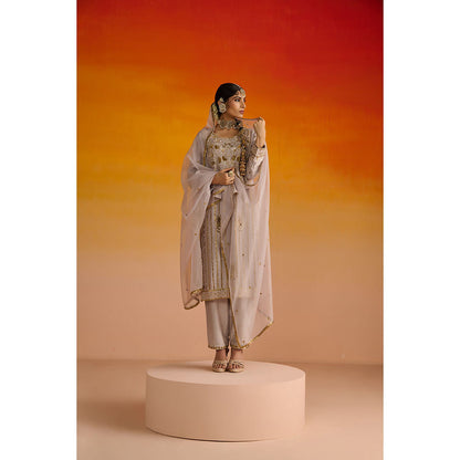 OHH CROW Beige Embroidered Raw Silk Kurta with Pant and Dupatta (Set of 3)