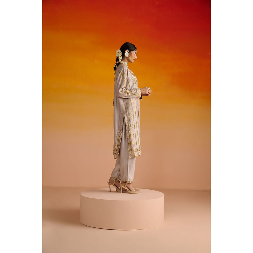 OHH CROW Beige Embroidered Raw Silk Kurta with Pant and Dupatta (Set of 3)