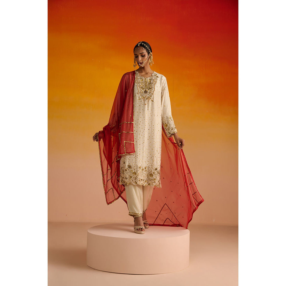 OHH CROW Beige Embroidered Opara Silk Kurta with Pant and Dupatta (Set of 3)