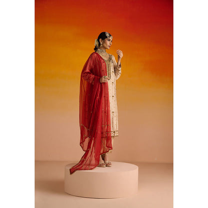 OHH CROW Beige Embroidered Opara Silk Kurta with Pant and Dupatta (Set of 3)