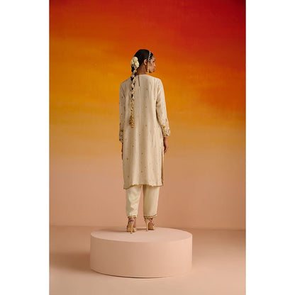 OHH CROW Beige Embroidered Opara Silk Kurta with Pant and Dupatta (Set of 3)