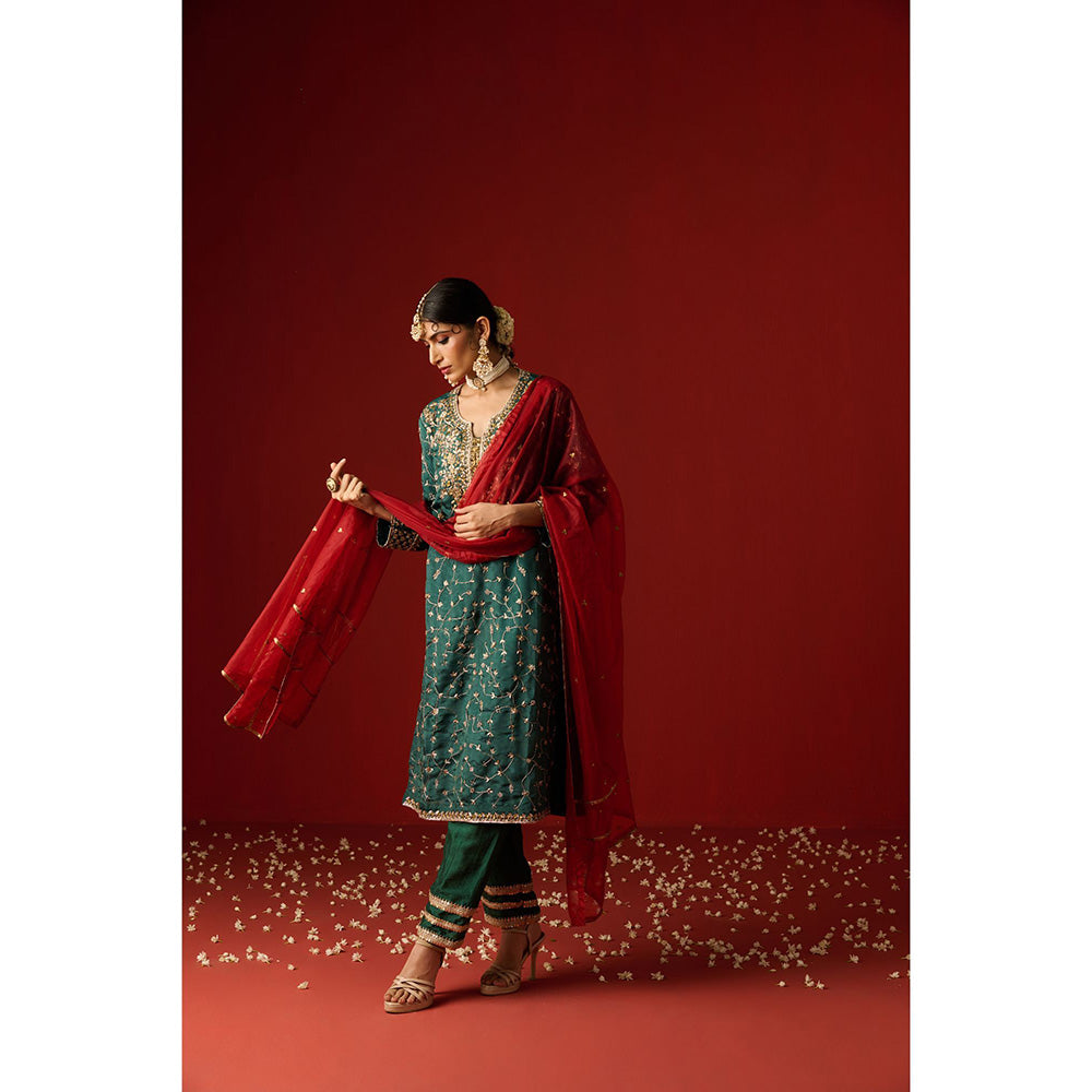 OHH CROW Green Embroidered Opara Silk Kurta with Pant and Dupatta (Set of 3)