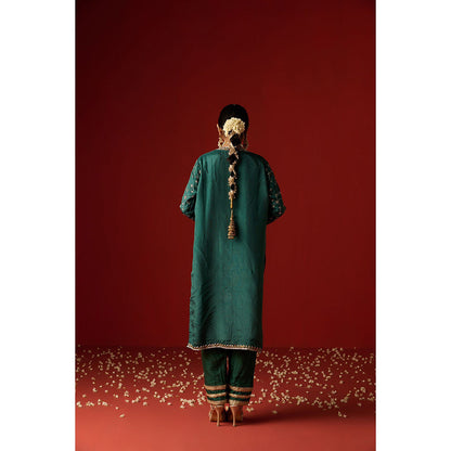 OHH CROW Green Embroidered Opara Silk Kurta with Pant and Dupatta (Set of 3)