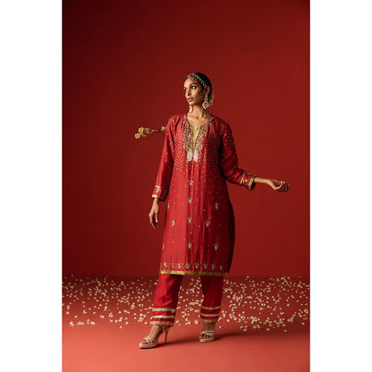 OHH CROW Maroon Embroidered Chanderi Kurta with Pant and Dupatta (Set of 3)
