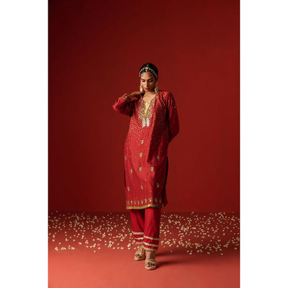 OHH CROW Maroon Embroidered Chanderi Kurta with Pant and Dupatta (Set of 3)