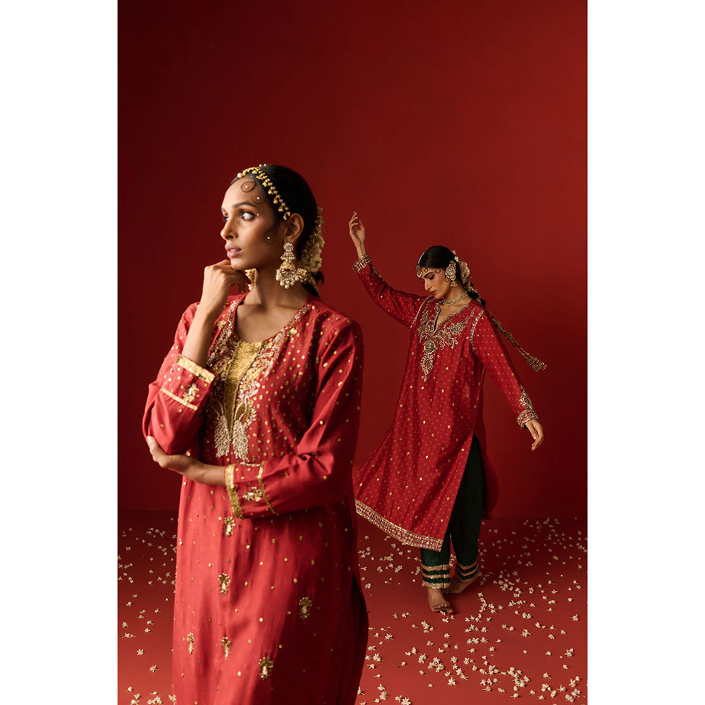 OHH CROW Maroon Embroidered Chanderi Kurta with Pant and Dupatta (Set of 3)