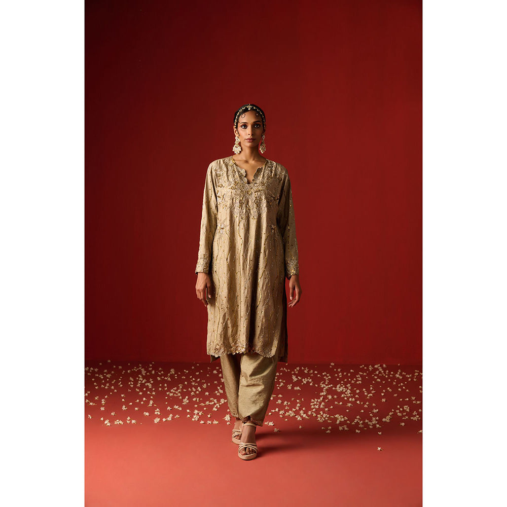OHH CROW Beige Embroidered Raw Silk Kurta with Pant and Dupatta (Set of 3)