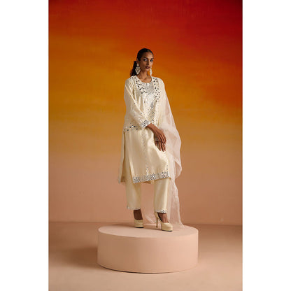 OHH CROW Ivory Embroidered Raw Silk Kurta with Pant and Dupatta (Set of 3)