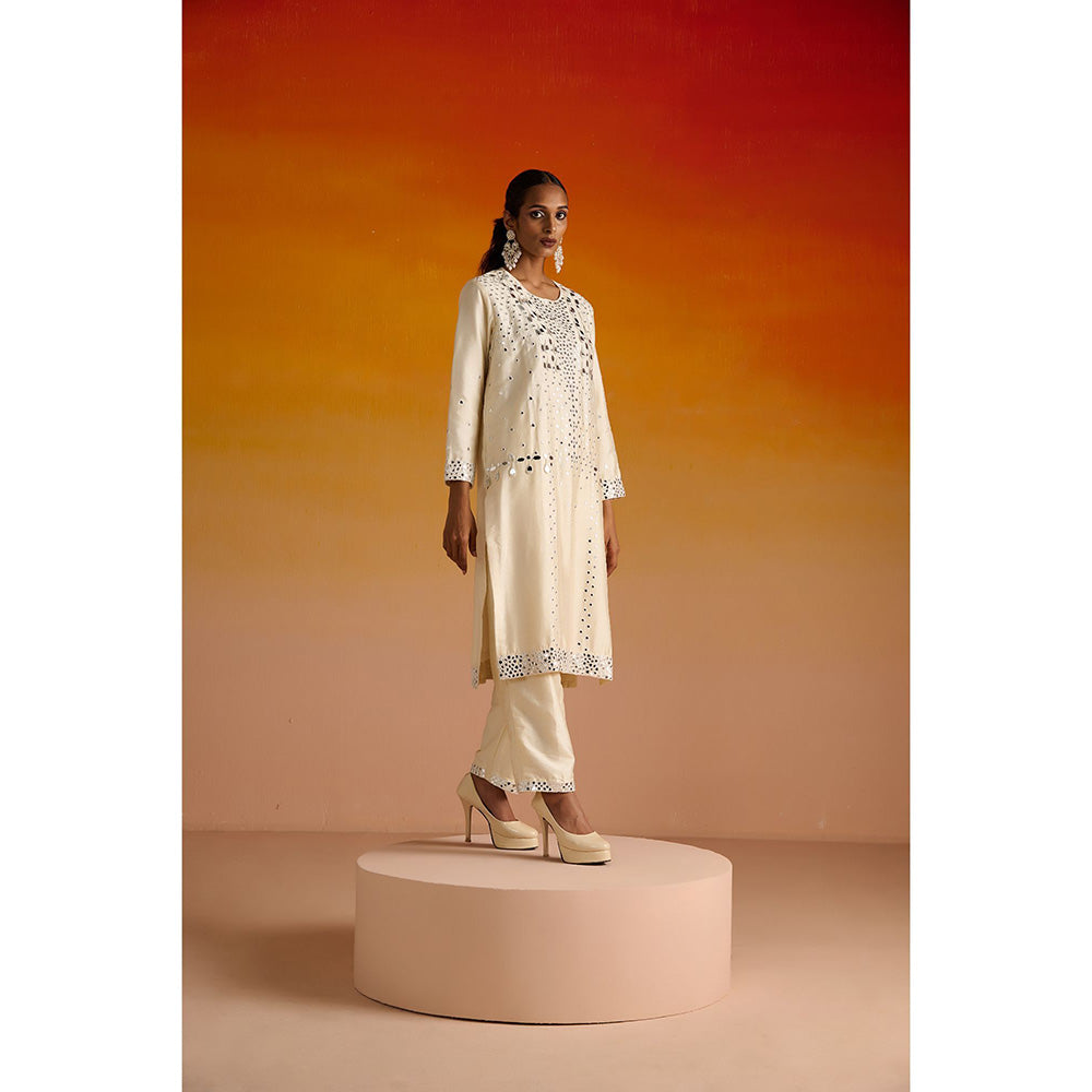 OHH CROW Ivory Embroidered Raw Silk Kurta with Pant and Dupatta (Set of 3)