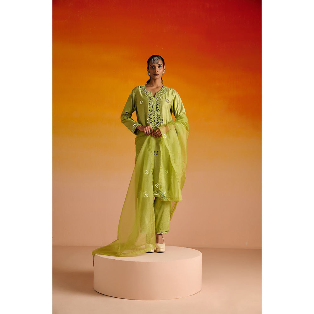 OHH CROW Green Embroidered Raw Silk Kurta with Pant and Dupatta (Set of 3)