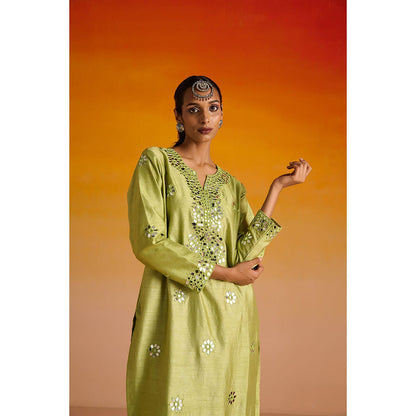 OHH CROW Green Embroidered Raw Silk Kurta with Pant and Dupatta (Set of 3)