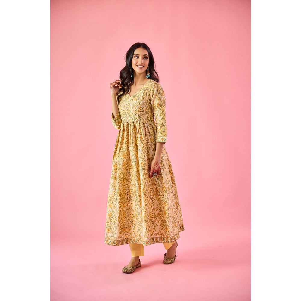 Old Marigold Parizaad Yellow Chanderi Hand Embellished Kurta Pant & Dupatta (Set of 3)