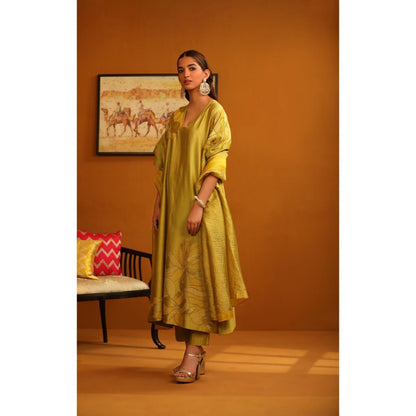 Omana by Ranjana Bothra Green Jasmine Applique Kurta with Pant and Dupatta (Set of 3)