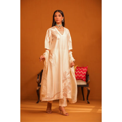 Omana by Ranjana Bothra Ivory Jasmine Applique Kurta with Pant and Dupatta (Set of 3)