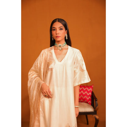 Omana by Ranjana Bothra Ivory Jasmine Applique Kurta with Pant and Dupatta (Set of 3)