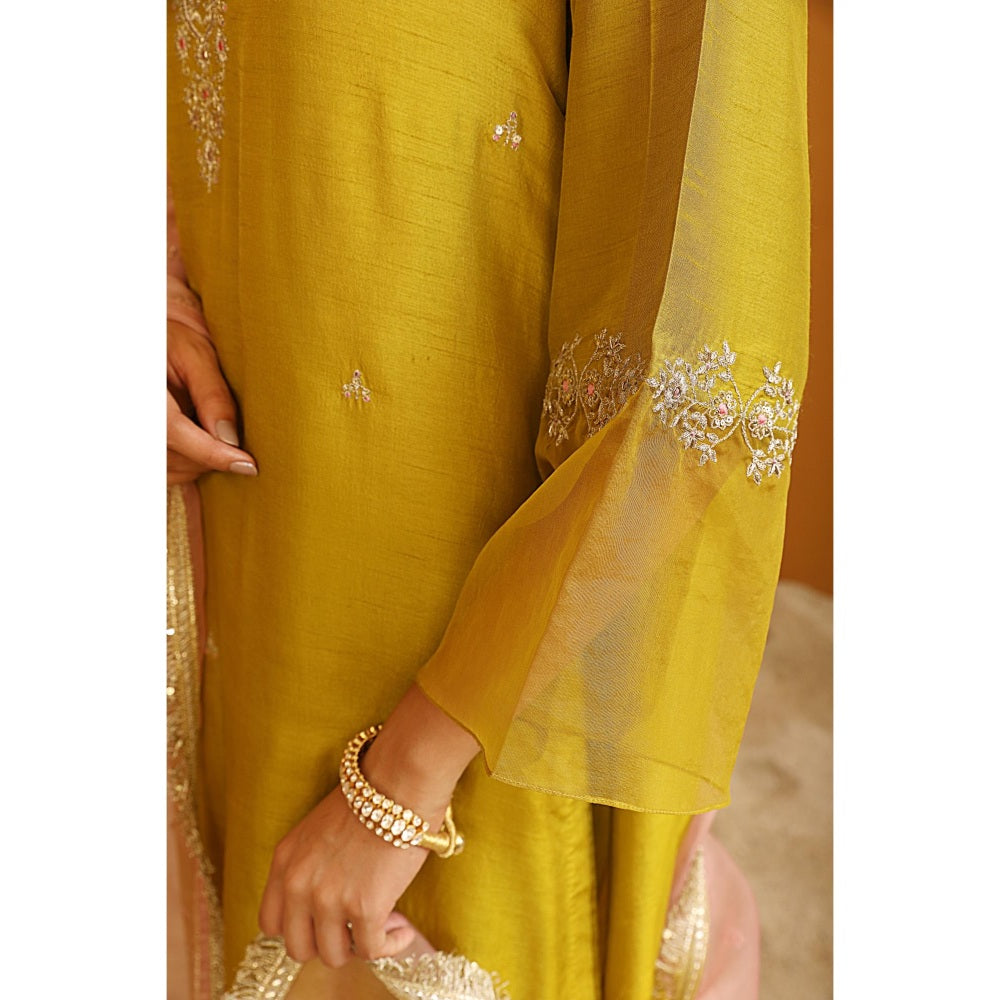 Omana by Ranjana Bothra Green Shehnaz Kurta with Pant and Dupatta (Set of 3)