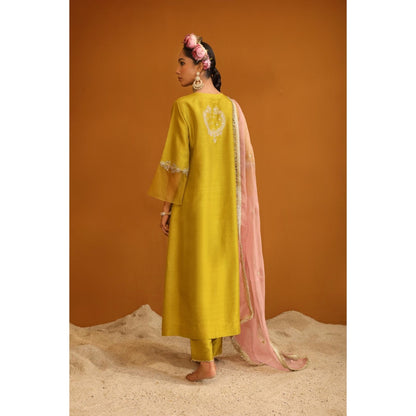 Omana by Ranjana Bothra Green Shehnaz Kurta with Pant and Dupatta (Set of 3)