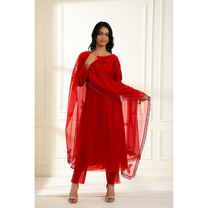 Omana by Ranjana Bothra Red Embroidered Boat Neck Kurta With Pant And Dupatta