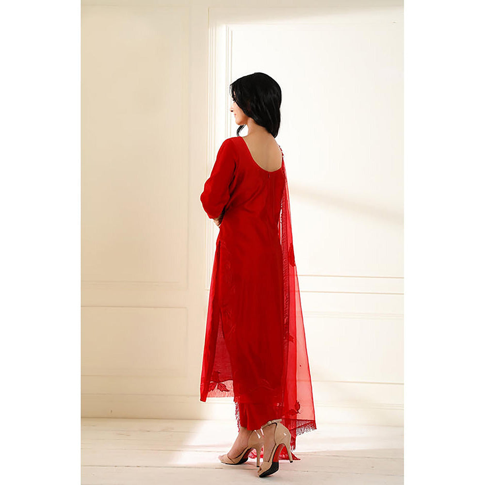 Omana by Ranjana Bothra Red Embroidered Boat Neck Kurta With Pant And Dupatta