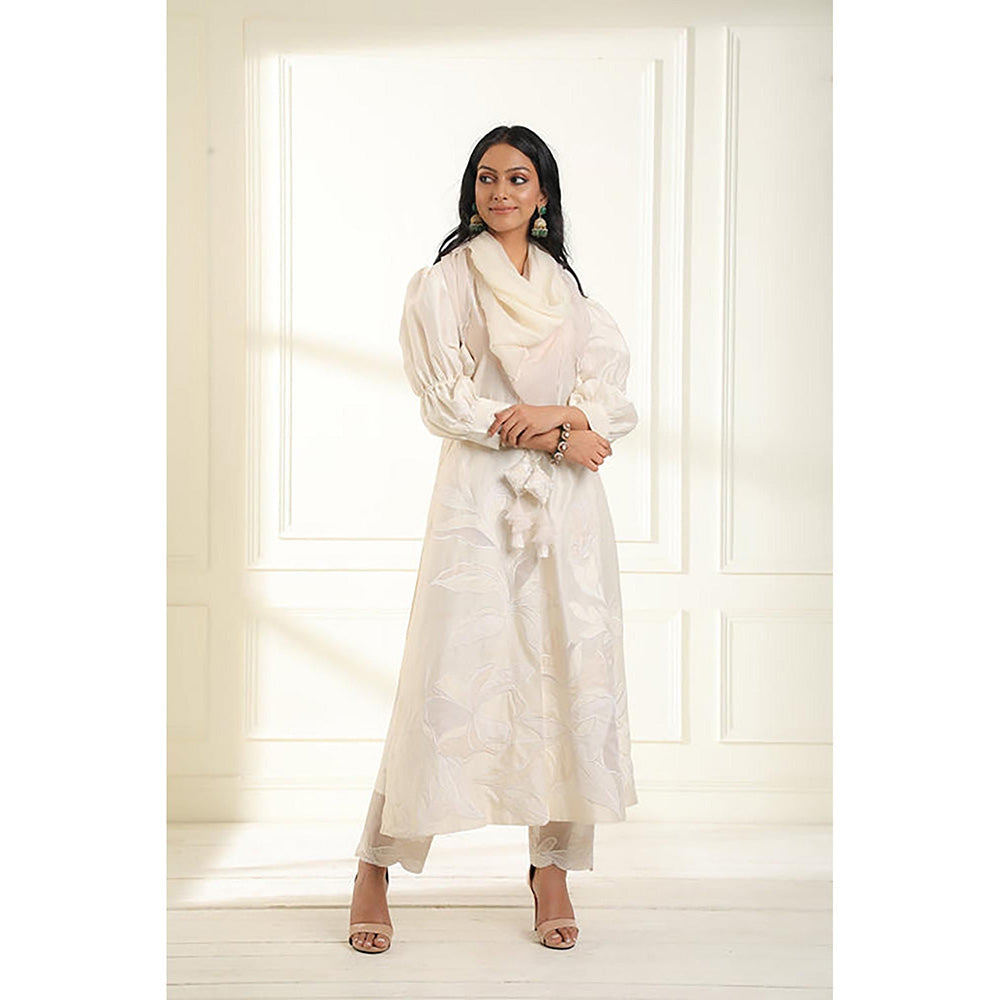 Omana by Ranjana Bothra Ivory Embroidered Puff Sleeves Kurta With Pant And Dupatta