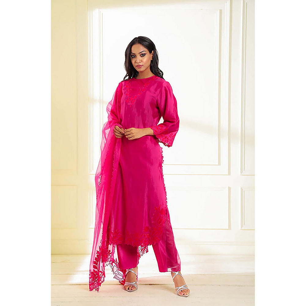 Omana by Ranjana Bothra Pink Embroidered Kurta With Pant And Dupatta