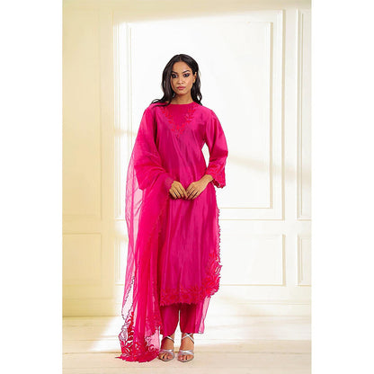 Omana by Ranjana Bothra Pink Embroidered Kurta With Pant And Dupatta