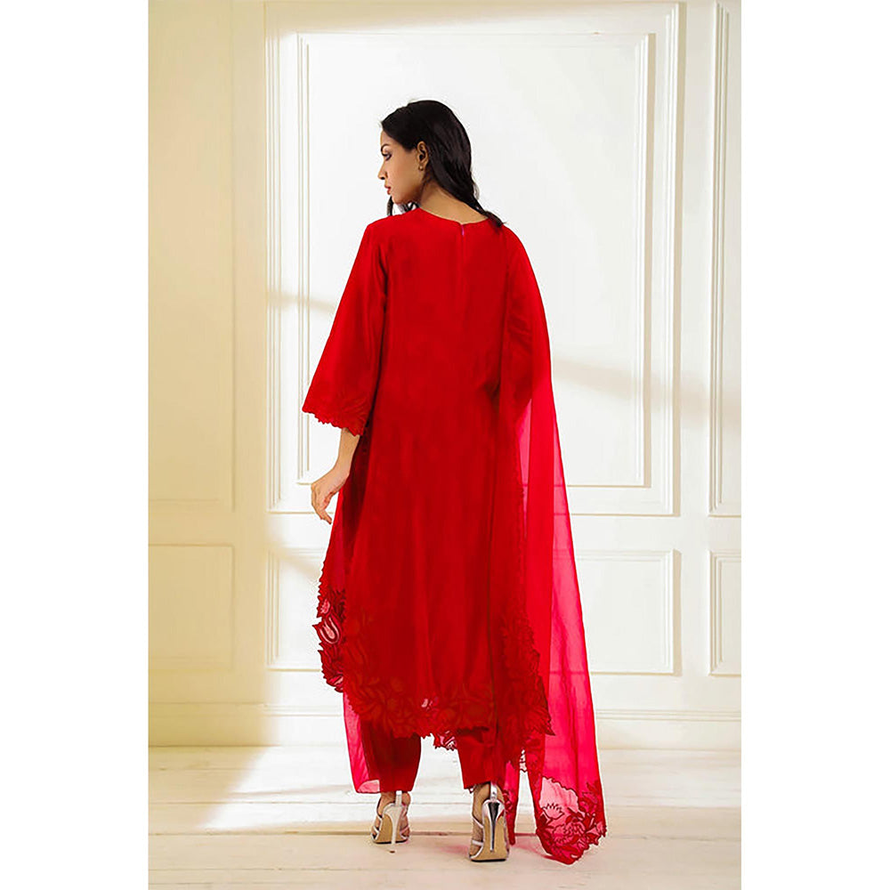 Omana by Ranjana Bothra Red Embroidered Kurta With Pant And Dupatta