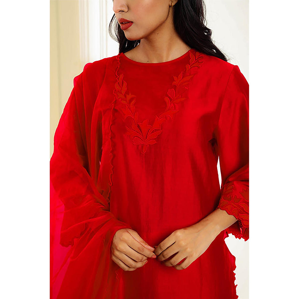 Omana by Ranjana Bothra Red Embroidered Kurta With Pant And Dupatta