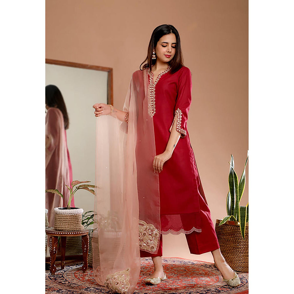 Omana by Ranjana Bothra Red Embroidered Three Fourth Sleeves V-Neck Kurta With Pant And Dupatta