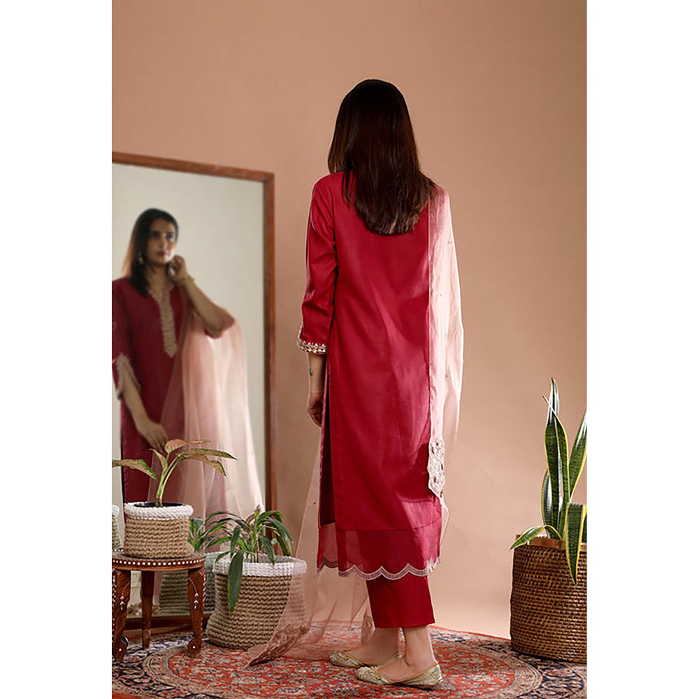 Omana by Ranjana Bothra Red Embroidered Three Fourth Sleeves V-Neck Kurta With Pant And Dupatta