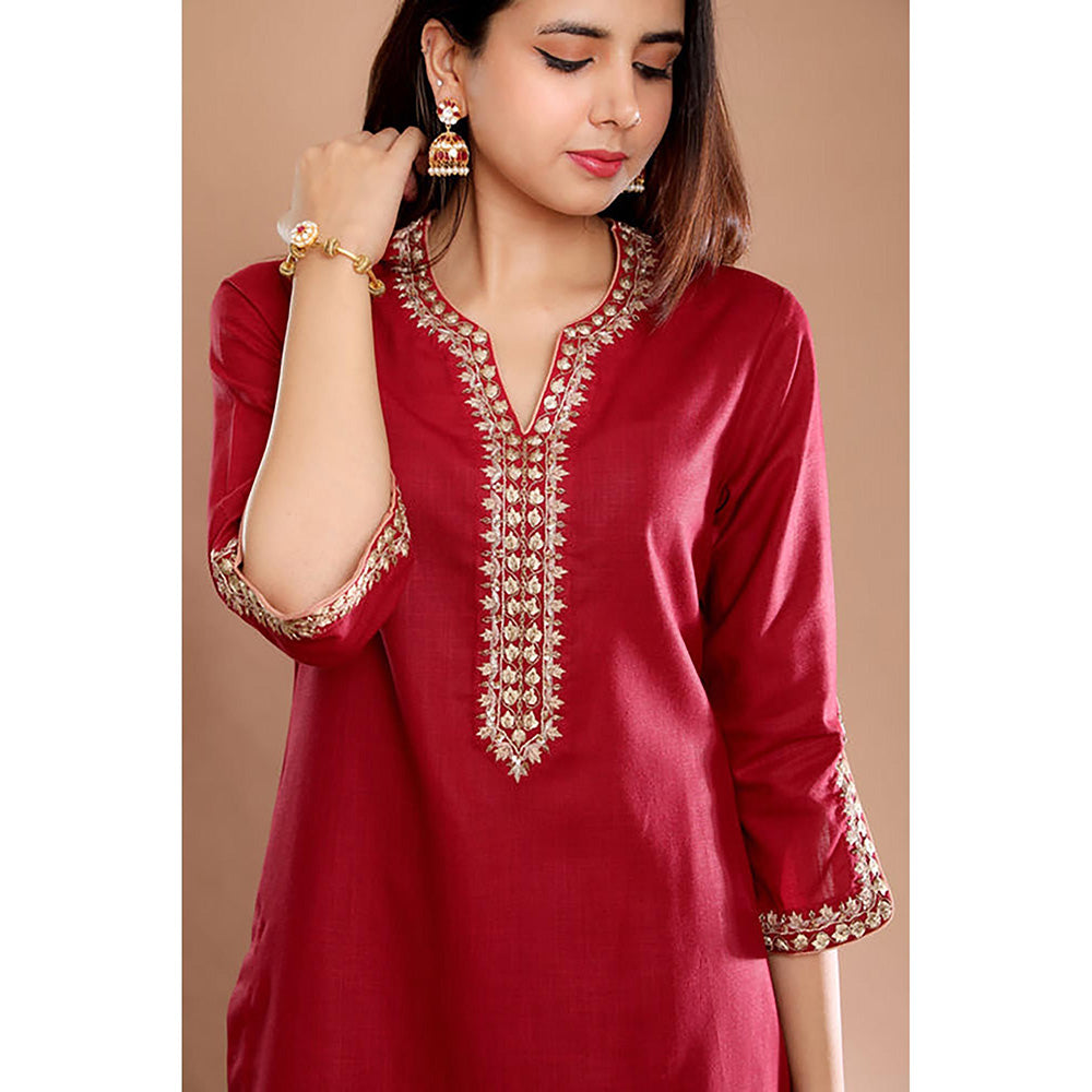Omana by Ranjana Bothra Red Embroidered Three Fourth Sleeves V-Neck Kurta With Pant And Dupatta