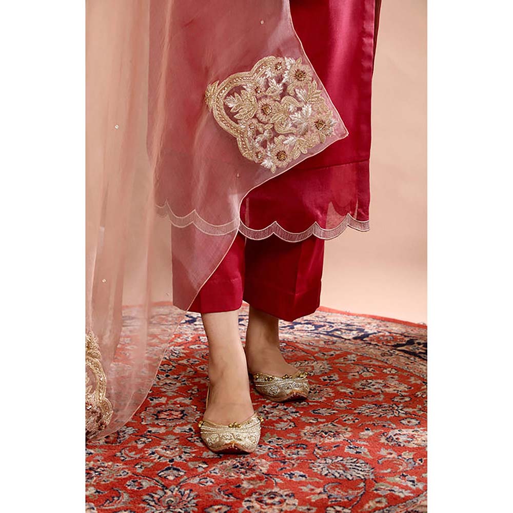 Omana by Ranjana Bothra Red Embroidered Three Fourth Sleeves V-Neck Kurta With Pant And Dupatta