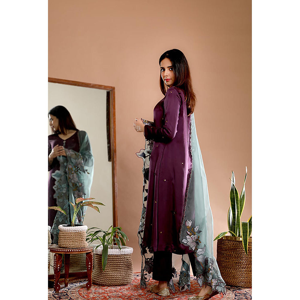 Omana by Ranjana Bothra Purple Embroidered V-Neck Kurta With Pant And Dupatta