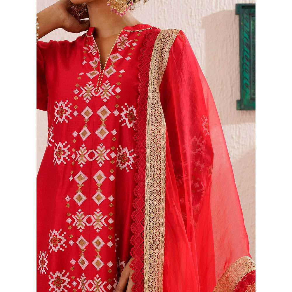 OMI Red Straight Kurta with Pant and Dupatta (Set of 3)