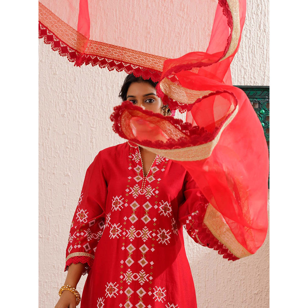 OMI Red Straight Kurta with Pant and Dupatta (Set of 3)