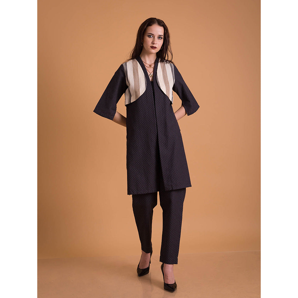 ORCR Jacqua Checks Half Sleeves Black Jacket with Pant (Set of 2)