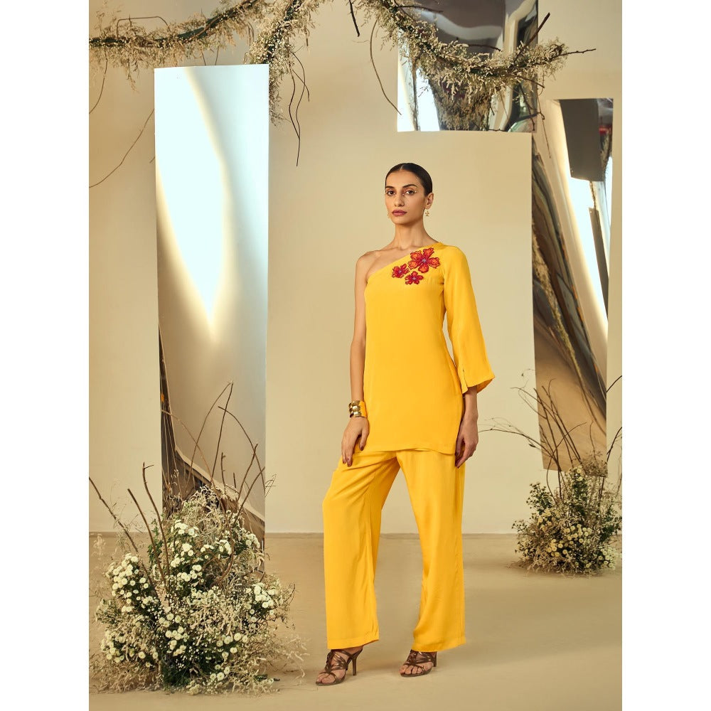 ORIGANI Yellow Floral Daffodil Co-Ord (Set of 2)