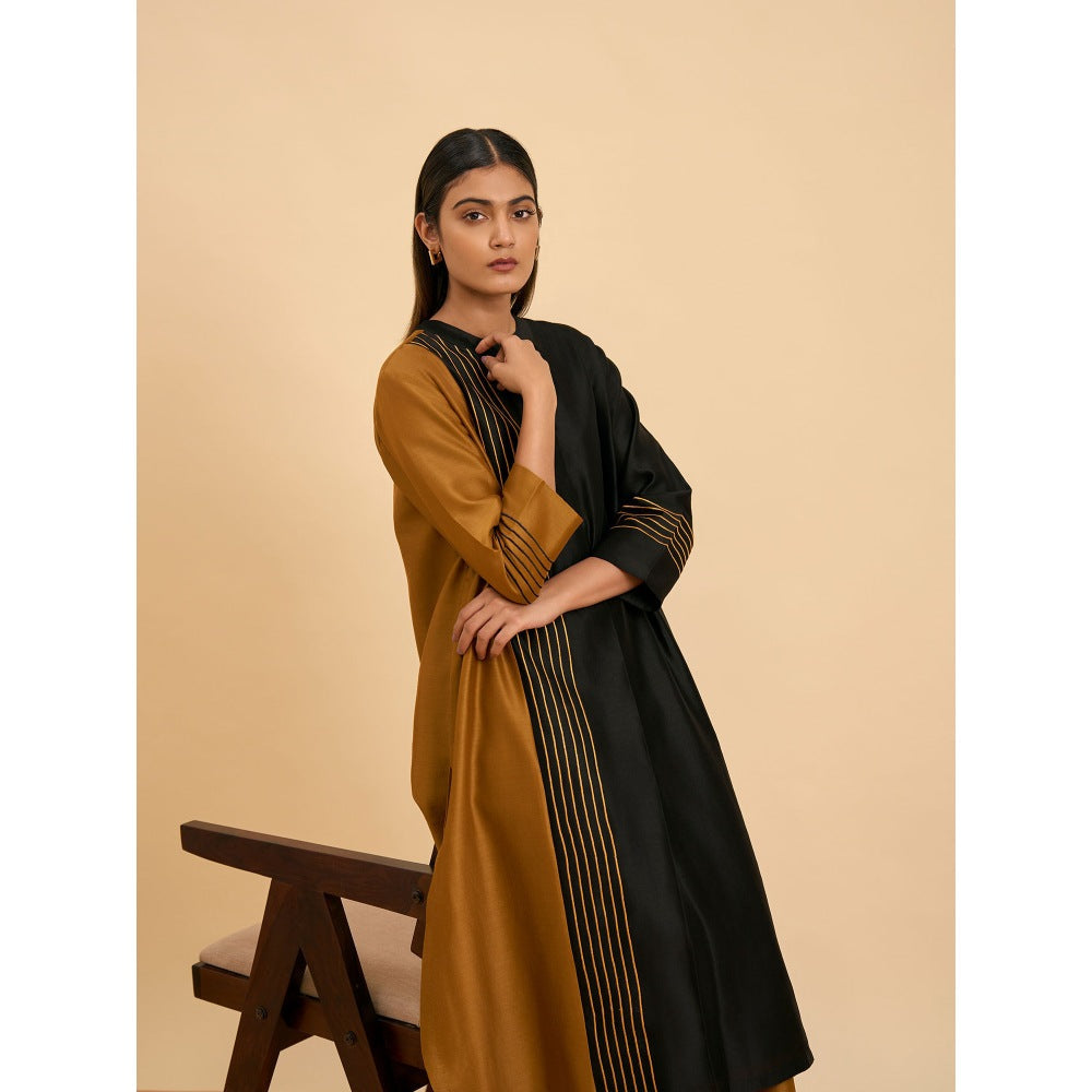 ORIGANI Golden Twilight Suit Kurta with Pant (Set of 2)