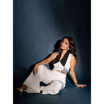 Orthodox White Black Chalice Collar Banana Crepe Vest Top