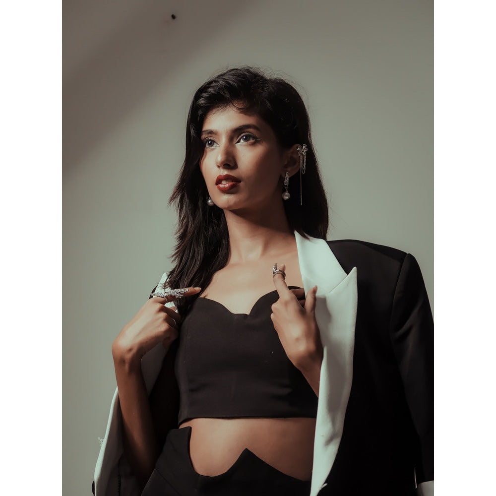 Orthodox Black Refined Sweetheart Banana Crepe Crop Top