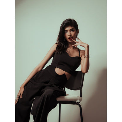 Orthodox Black Refined Sweetheart Banana Crepe Crop Top