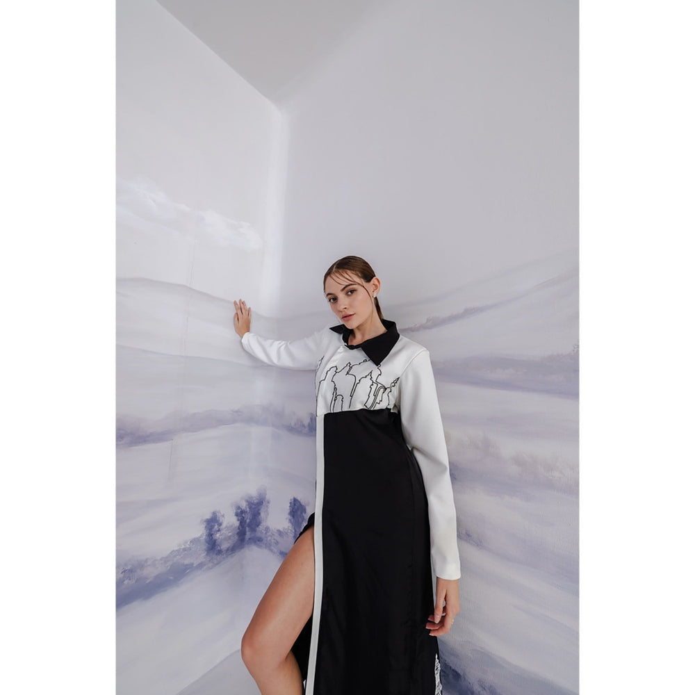 Orthodox White Asymmetrical Banana Dress with Embroidery