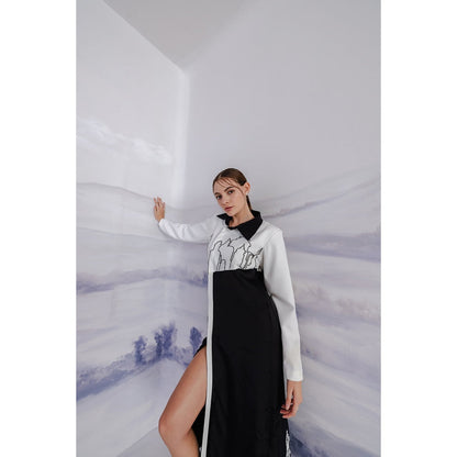 Orthodox White Asymmetrical Banana Dress with Embroidery