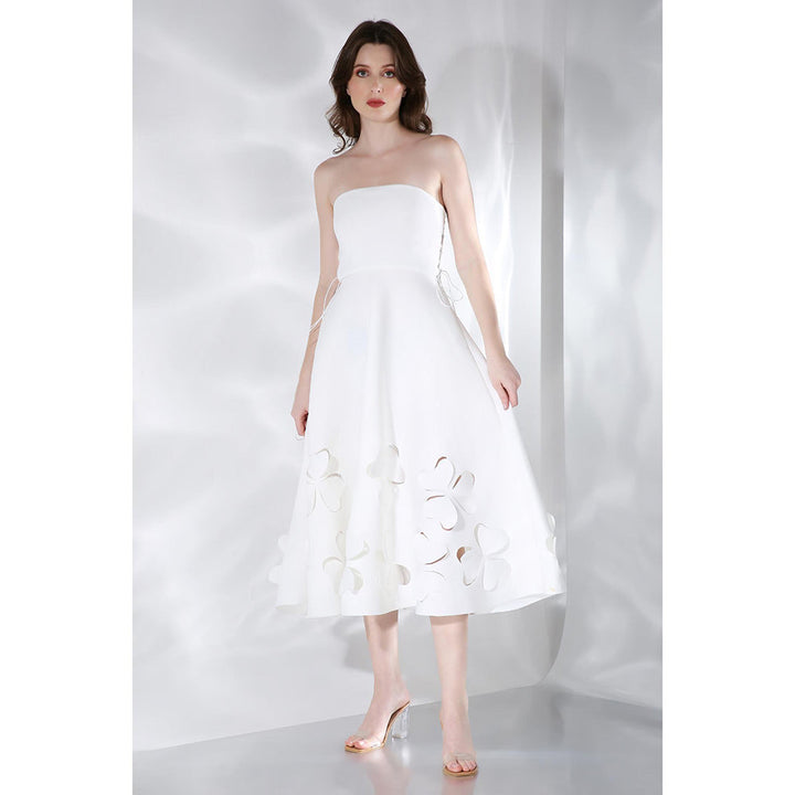 Ozeqo Lyre White Solid Strapless Tube Midi Dress