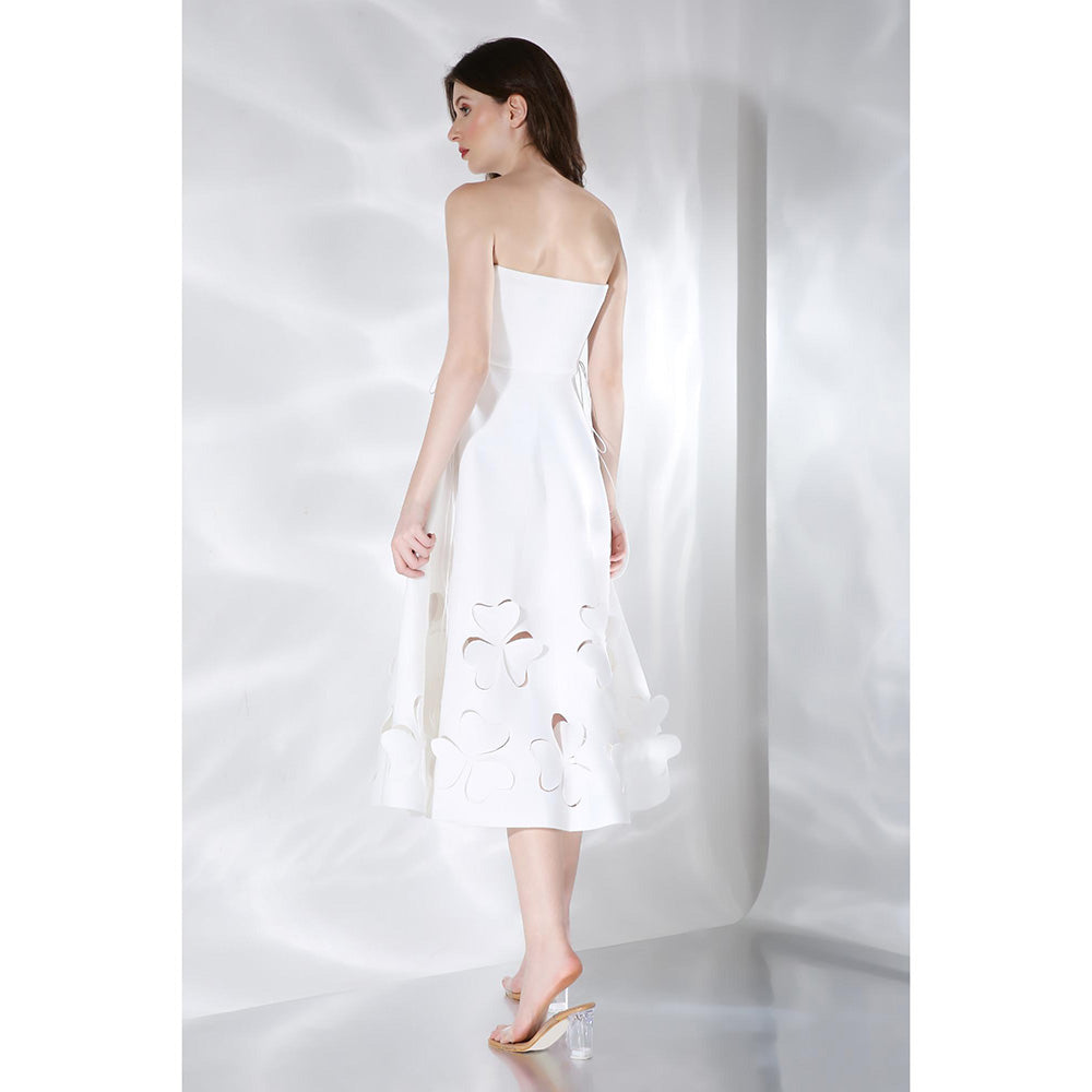 Ozeqo Lyre White Solid Strapless Tube Midi Dress