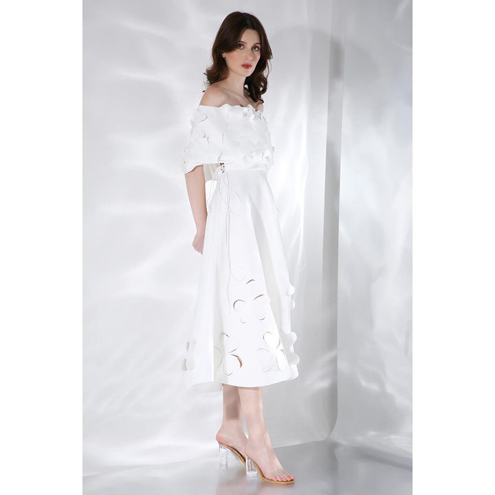 Ozeqo Lyre White Solid Midi Dress with Wrap (Set of 2)