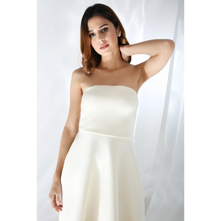 Ozeqo Miranda White Solid Strapless Tube Midi Dress