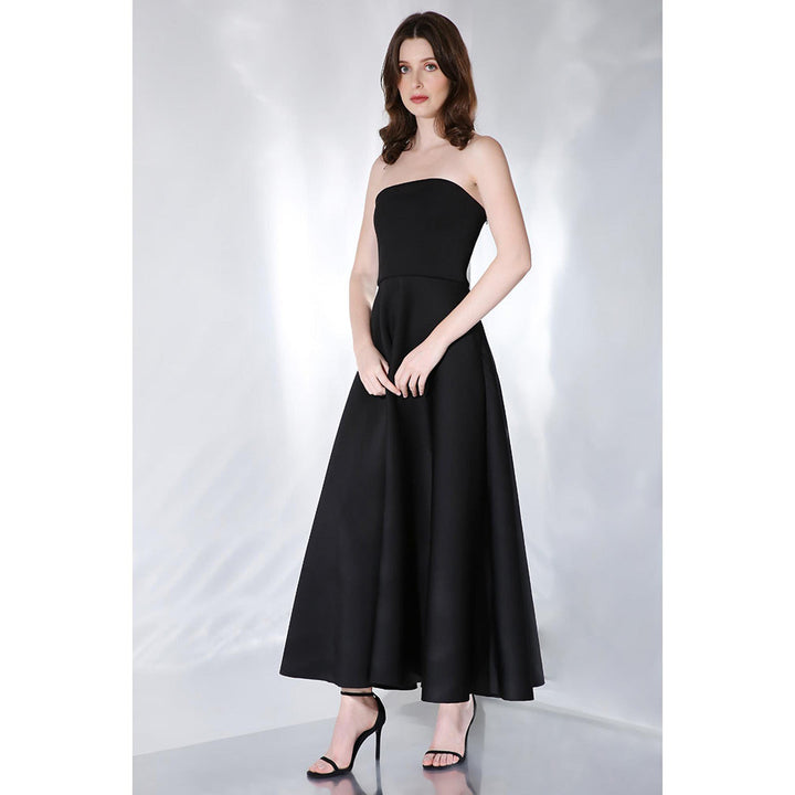 Ozeqo Gaia Black Solid Strapless Tube Maxi Dress