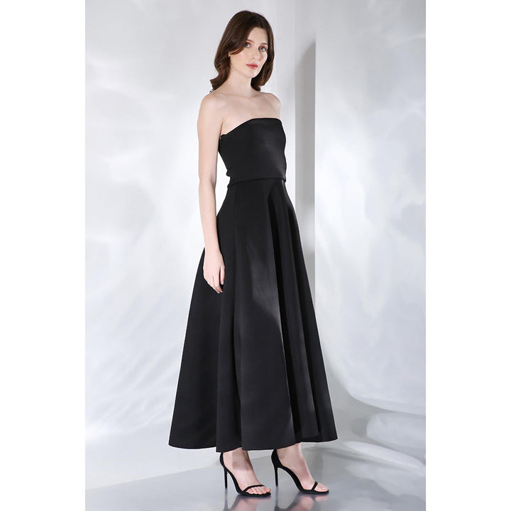 Ozeqo Gaia Black Solid Strapless Tube Maxi Dress